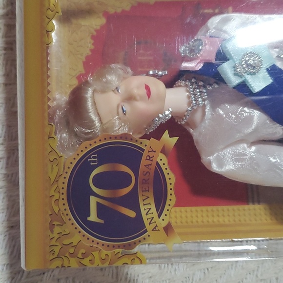 Barbie Queen Elizabeth II 70TH Anniversary Doll - Picture 3 of 11